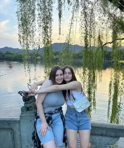 《艾玛·马克思的服从》相关资源图片