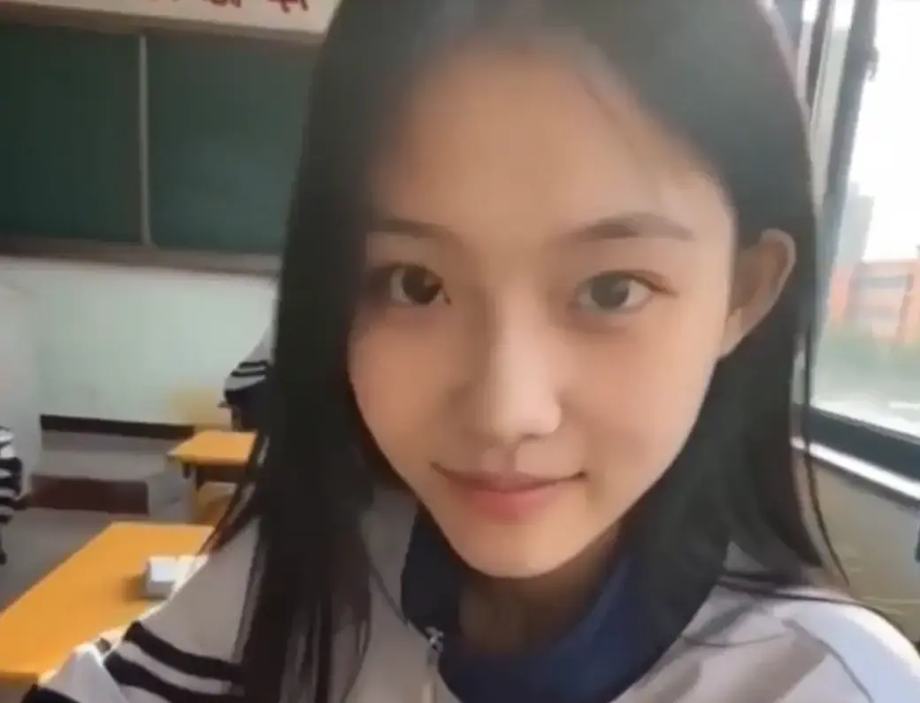 黄果AI短剧《我的十八岁女友》无删减版免费在线观看 - 4K蓝光画质极速加载 - 追完又想谈恋爱了结局超甜治愈